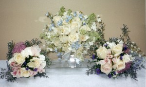 BOUQUETS FOR THE BRIDE AND BRIDAL PARTY